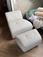 Bouclé stof fauteuil met poef/ hocker, Eenpersoons, 75 tot 100 cm, Ophalen of Verzenden, Zo goed als nieuw