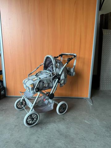 Zeer mooie poppenwagen, zo goed als nieuw beschikbaar voor biedingen