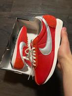 Nike LD-1000 Rood Maat 42 Nieuw, Overige kleuren, Nieuw, Ophalen of Verzenden, Sneakers of Gympen
