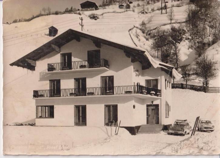 Oostenrijk, Saalbach met auto's. Ford Taunus P2, Opel Rekord, Verzamelen, Ansichtkaarten | Buitenland, Gelopen, Oostenrijk, 1960 tot 1980
