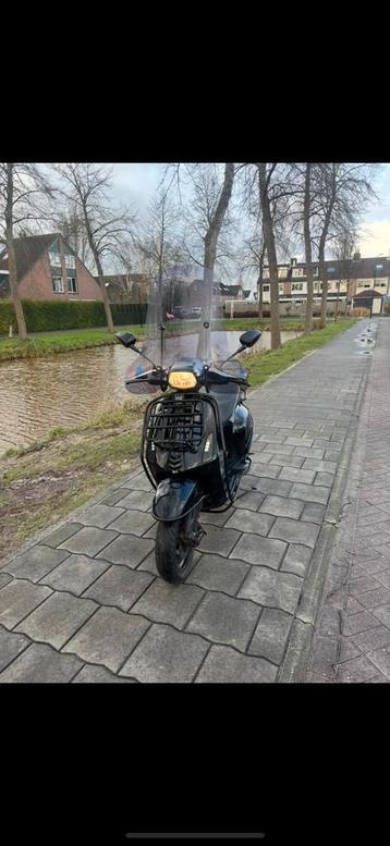 Vespa sprint beschikbaar voor biedingen
