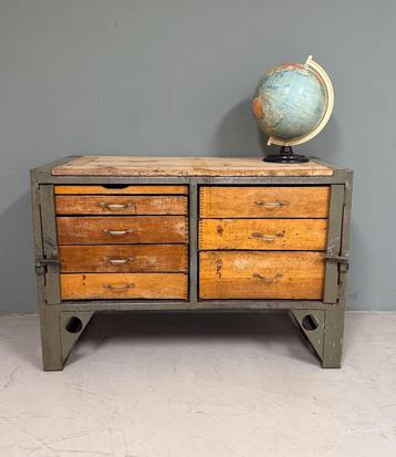 Dressoir industrieel vintage werkbank ladekast toonbank beschikbaar voor biedingen