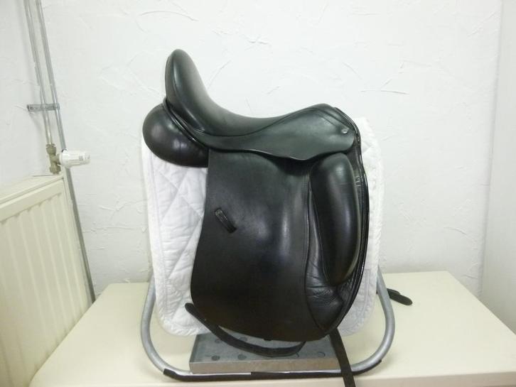 Dressuurzadels 16/17 Ideal Anatomica Hulsebos KM Bates Fryso, Dieren en Toebehoren, Paarden en Pony's | Zadels, Gebruikt, Overige soorten