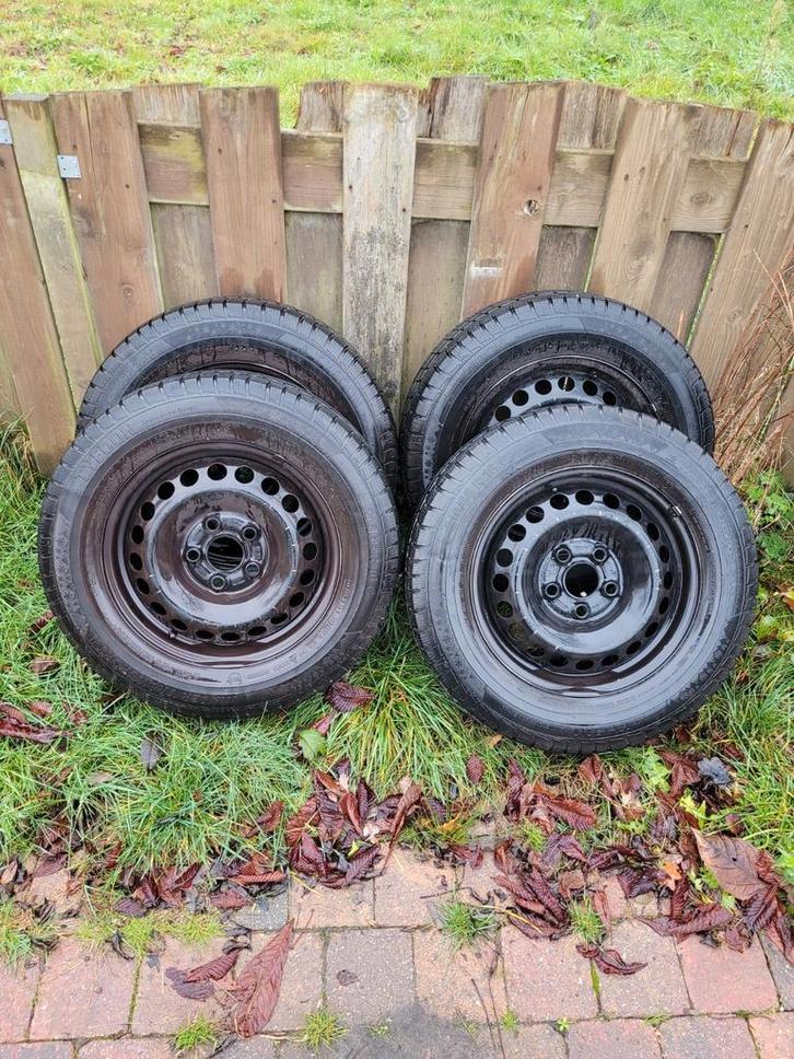 Winterbanden vw transporter t5 t6, Auto-onderdelen, Banden en Velgen, Banden en Velgen, Winterbanden, 16 inch, 215 mm, Bestelwagen