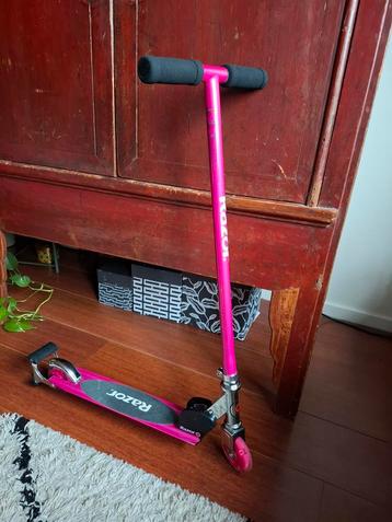 Razor step lichtjes én sparks/ vonken roze step 1x gebruikt beschikbaar voor biedingen