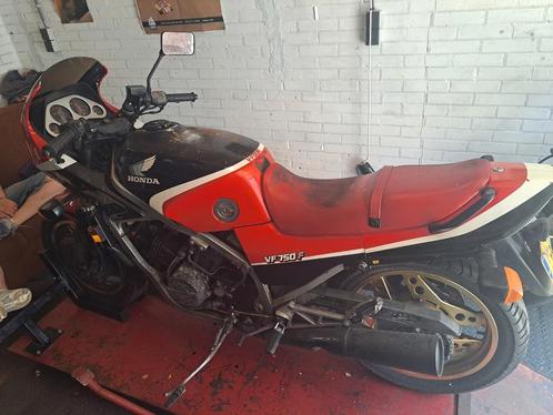 Honda vf 750 f voor onderdelen of project, Motoren, Onderdelen | Honda, Ophalen of Verzenden