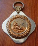 Oude grote medaille of halshanger met kindje Jezus., Verzenden
