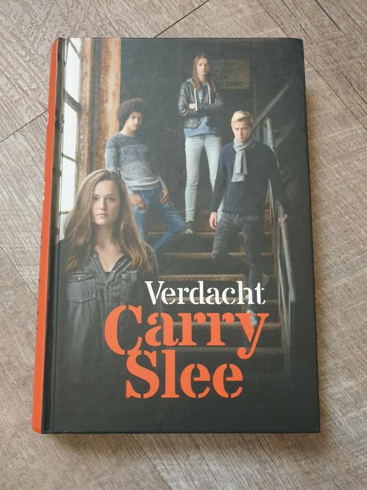 Carry Slee - Verdacht, Boeken, Kinderboeken | Jeugd | 13 jaar en ouder, Zo goed als nieuw, Ophalen of Verzenden