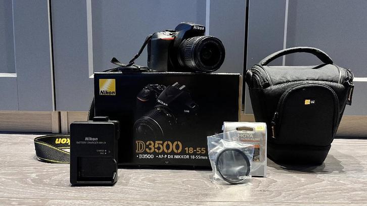 Nikon d3500 18-55mm inclusief Polarisatiefilter twv €45, Audio, Tv en Foto, Fotocamera's Digitaal, Zo goed als nieuw, Spiegelreflex