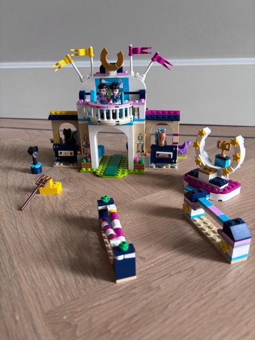 LEGO Friends 41367 – Springparcours met Paardenstal (complee, Kinderen en Baby's, Speelgoed | Duplo en Lego, Gebruikt, Lego, Complete set