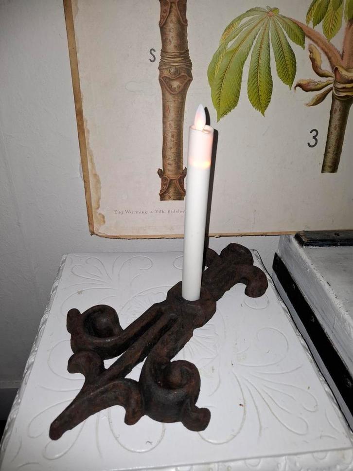 Gietijzer antiek muuranker, roestig, Huis en Inrichting, Woonaccessoires | Kandelaars en Kaarsen, Minder dan 25 cm, Metaal, Ophalen of Verzenden