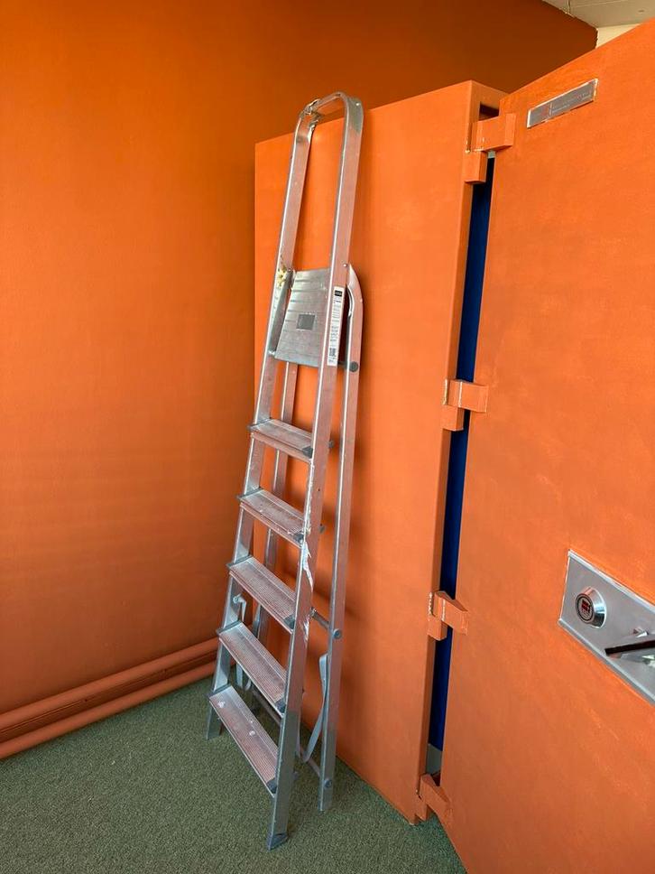 Ladder in Goede Staat | Praktisch & Veilig, Doe-het-zelf en Verbouw, Ladders en Trappen, Zo goed als nieuw, 4 meter of meer, Ophalen