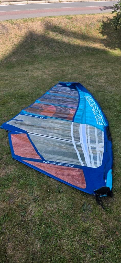 NP Evo 12, 5.8 in heel goede staat!, Watersport en Boten, Windsurfen, Gebruikt, Zeil, Minder dan 250 cm, Met draagtas, 5 tot 7 m²