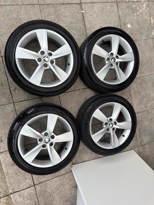 Originele Skoda 16 inch velgen met banden | 215/45/16, Auto-onderdelen, Banden en Velgen, Banden en Velgen, Zomerbanden, 16 inch