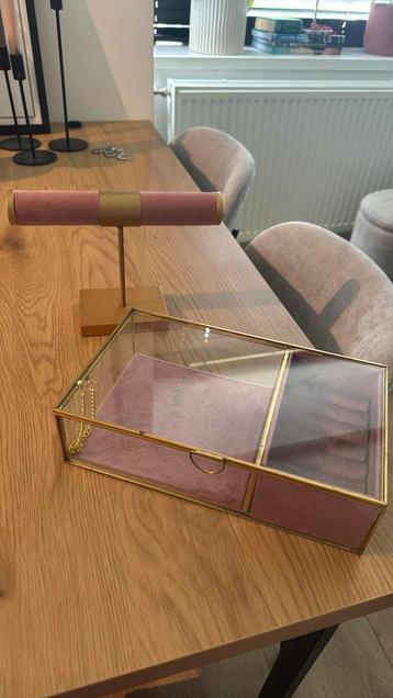 Sieraden doos + houder beschikbaar voor biedingen