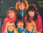 Poster (133) Dolly Dots (54x40) ALS NIEUW, Verzenden, Zo goed als nieuw, Muziek