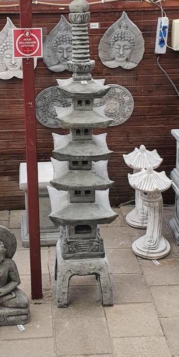 5-daks Pagode en andere modellen beschikbaar voor biedingen