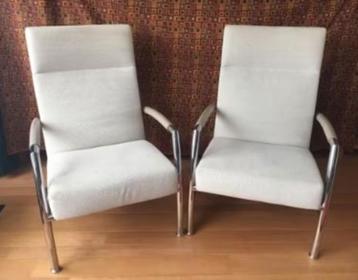 2 Leolux Helical Fauteuils in Creme kleurige stof. beschikbaar voor biedingen