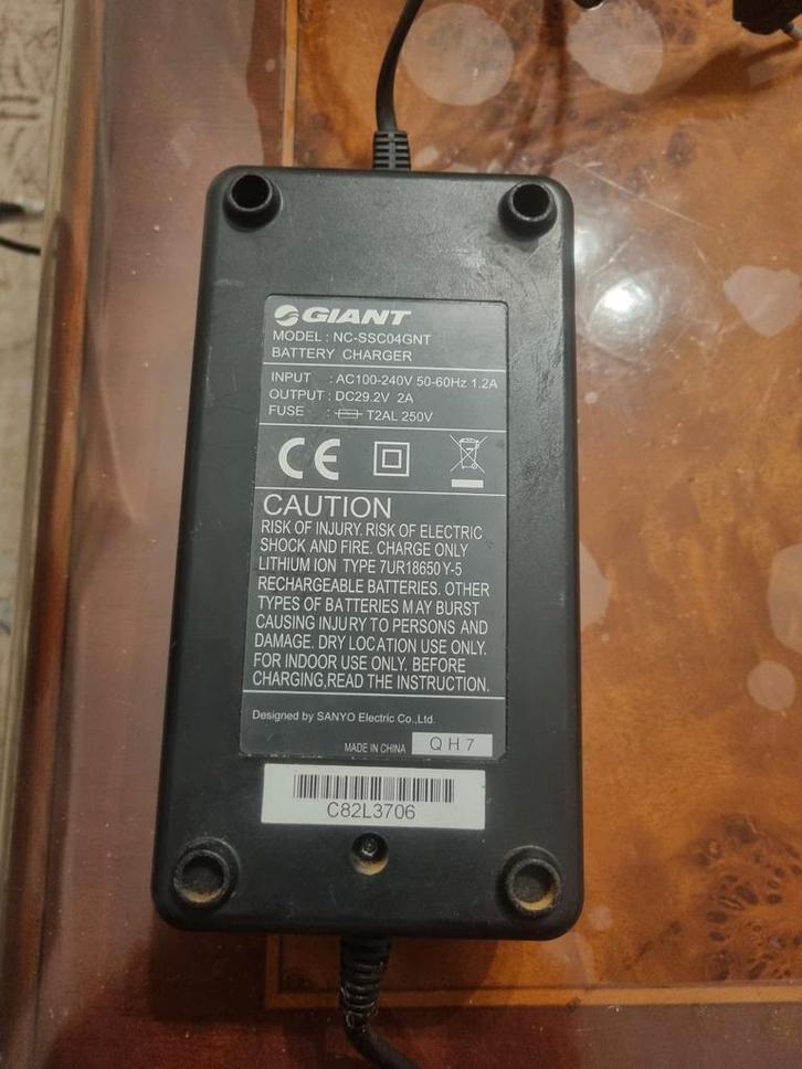 Giant Accu Lader - Model NC-SSC04GNT, Fietsen en Brommers, Fietsaccessoires | Fietsaccu's, Gebruikt, Ophalen of Verzenden