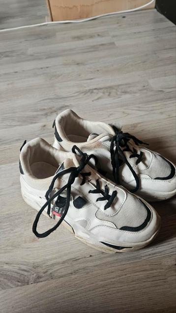 Leuke sneakers maat 39! beschikbaar voor biedingen