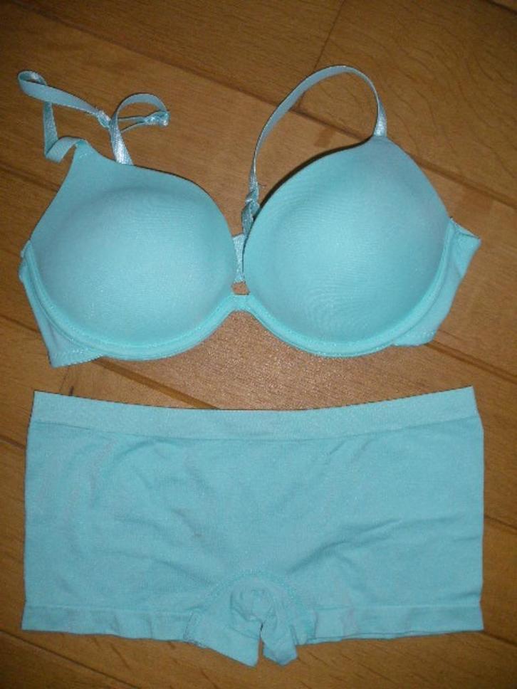 Pescara BH maat 80A hemdje en 2 boxers mint groen - nieuw -, Kleding | Dames, Ondergoed en Lingerie, BH, Groen, Ophalen of Verzenden