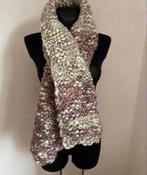 Handgebreide sjaal van wol, Kleding | Dames, Mutsen, Sjaals en Handschoenen, Ophalen of Verzenden, Nieuw, Sjaal