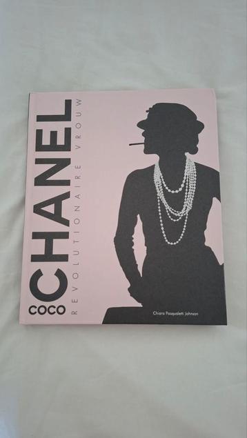 Coco Chanel: Revolutionaire Vrouw - Boek beschikbaar voor biedingen