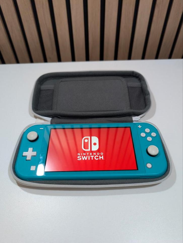 Nintendo Switch Lite - Turquoise, Spelcomputers en Games, Spelcomputers | Nintendo Switch, Zo goed als nieuw, Switch Original