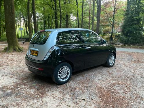 Lancia Ypsilon 1.2 2008 Zwart/zilver, nwe apk, airco, mooi, Auto's, Lancia, Particulier, Ypsilon, Airbags, Airconditioning, Alarm