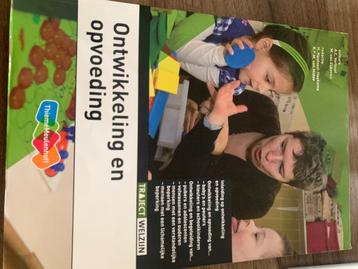 Ontwikkeling en opvoeding studieboek beschikbaar voor biedingen