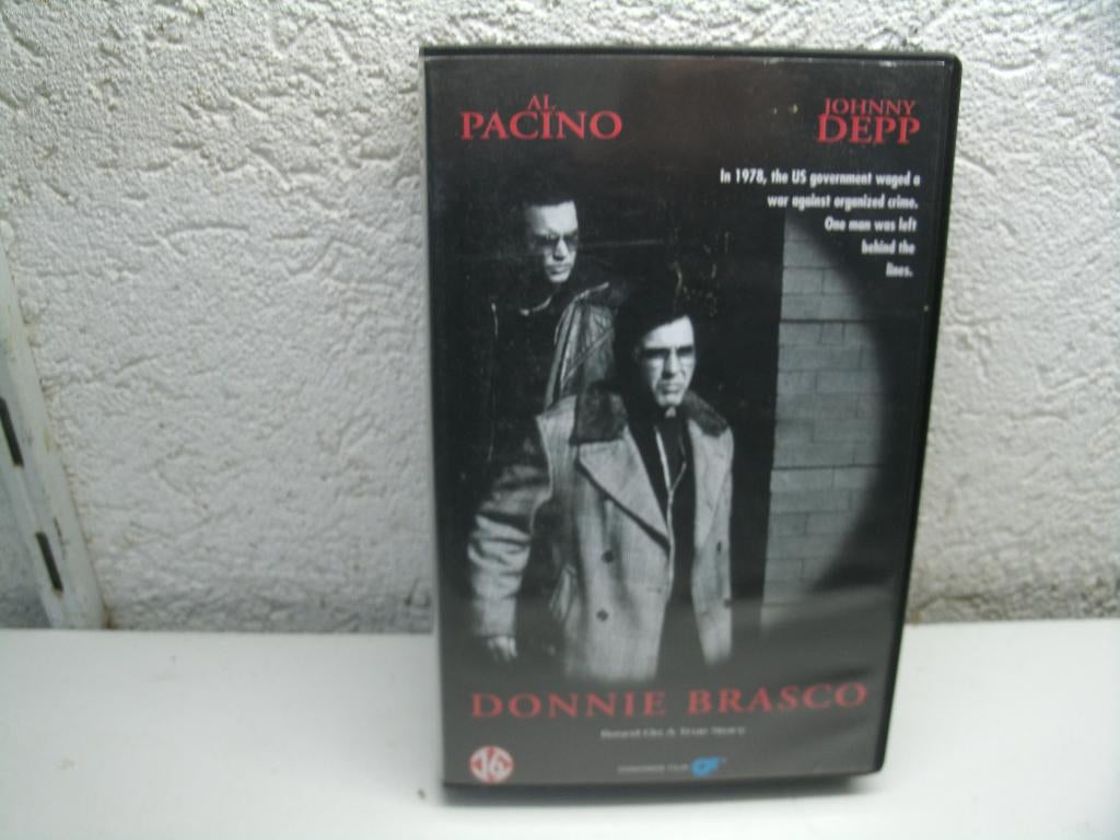 vhs 114b donnie brasco, Alle leeftijden, Ophalen of Verzenden, Zo goed als nieuw, Actie en Avontuur