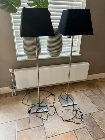 Set van 2 staande lampen strak design beschikbaar voor biedingen