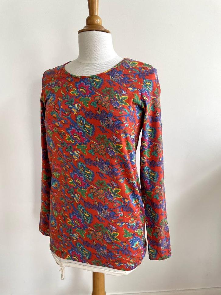 Oilily: Nieuw, kleurrijk truitje / shirt. Maat M, Kleding | Dames, Truien en Vesten, Nieuw, Maat 38/40 (M), Rood, Ophalen of Verzenden