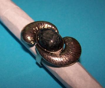 Tibet zilveren ring met grijs gewolkte steen, verstelbaar beschikbaar voor biedingen