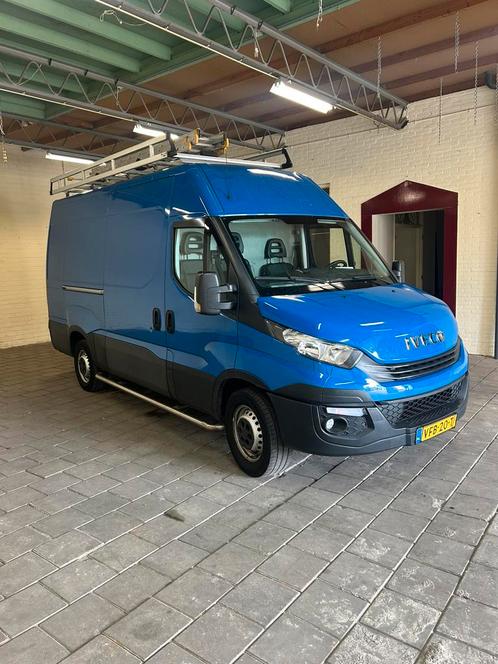 Iveco Daily 35S14 2.3D 100KW 2020 Blauw, Auto's, Bestelauto's, Particulier, Airconditioning, Bluetooth, Centrale vergrendeling