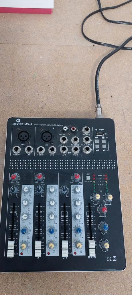 Devine MX-4 Met voeding, Muziek en Instrumenten, Mengpanelen, Gebruikt, Minder dan 5 kanalen, Ophalen