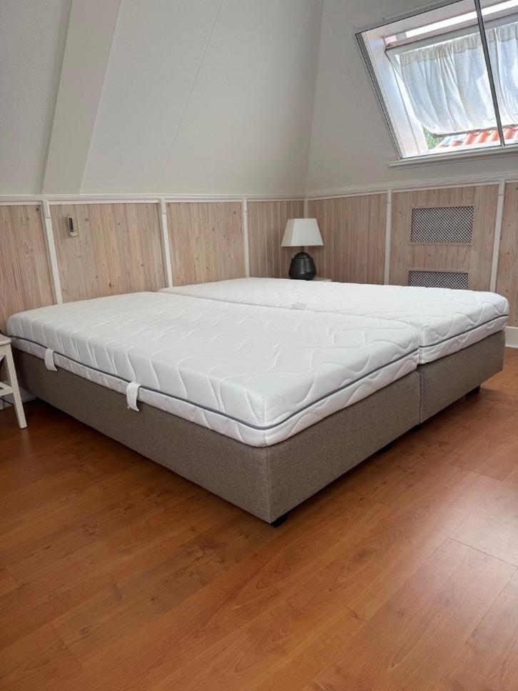 2x boxspring onderstel taupe 90x200, Huis en Inrichting, Slaapkamer | Boxsprings, Zo goed als nieuw, 90 cm, 200 cm, Eenpersoons