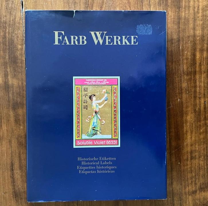Boek met antieke etiketten van Hoechst, Boeken, Overige Boeken, Gelezen, Ophalen of Verzenden