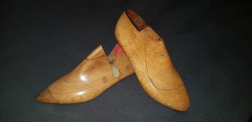 2 Brocante schoenmal/leest hout klein en groot.  beschikbaar voor biedingen