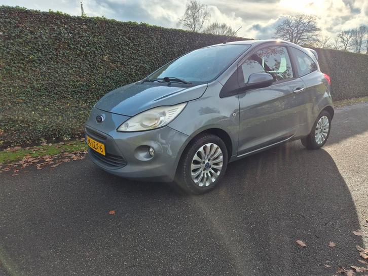 Ford Ka 1.2 51KW 2010 Grijs Titanium, Auto's, Ford, Bedrijf, Ka, ABS, Airconditioning, Lichtmetalen velgen, Radio, Benzine, B