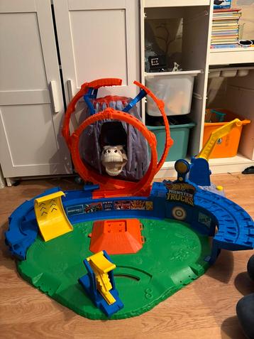 Hot wheels baan beschikbaar voor biedingen