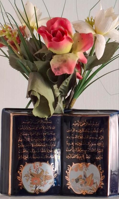 Vaasje. Vorm boek. Hebreeuwse teksten. 14.5/10.5 cm., Verzamelen, Overige Verzamelen, Zo goed als nieuw, Ophalen