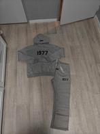 Grijze essentials 1977 trainingspak.(maat XS)., Kleding | Heren, Heren-kledingpakketten, Ophalen of Verzenden, Nieuw, Maat 46 (S) of kleiner