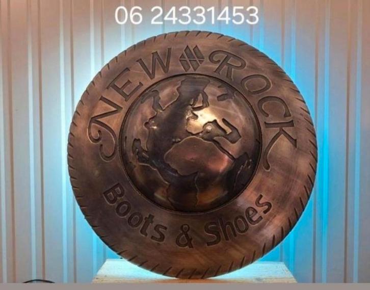 Zeldzaam aangeboden wandbord NEW ROCK BOOTS, Verzamelen, Merken en Reclamevoorwerpen, Nieuw, Reclamebord, Ophalen