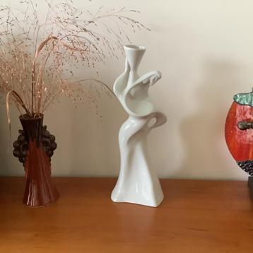 De waterdraagster, beeld van Naaman Israël  beschikbaar voor biedingen