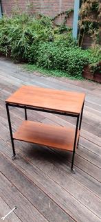 Vintage bijzettafel op wieltjes jaren 70 pastoe, Gebruikt, Vintage, 55 tot 75 cm, Rechthoekig