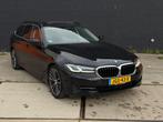 BMW 5 Serie Touring 530e xDrive 292PK 2022 Zwart Pano Laser, Auto's, BMW, Automaat, 1998 cc, 1935 kg, 4 cilinders