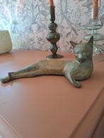 Bronzen beeld van liggende kat. Mooi gepatineerd., Ophalen