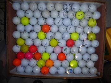 Doos met 600 gebruikte golfballen, goed bruikbaar beschikbaar voor biedingen