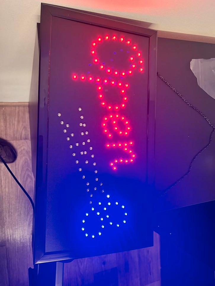 LED Openingsbord - Rood & Blauw, Huis en Inrichting, Lampen | Hanglampen, Gebruikt, 50 tot 75 cm, Glas, Metaal, Ophalen of Verzenden